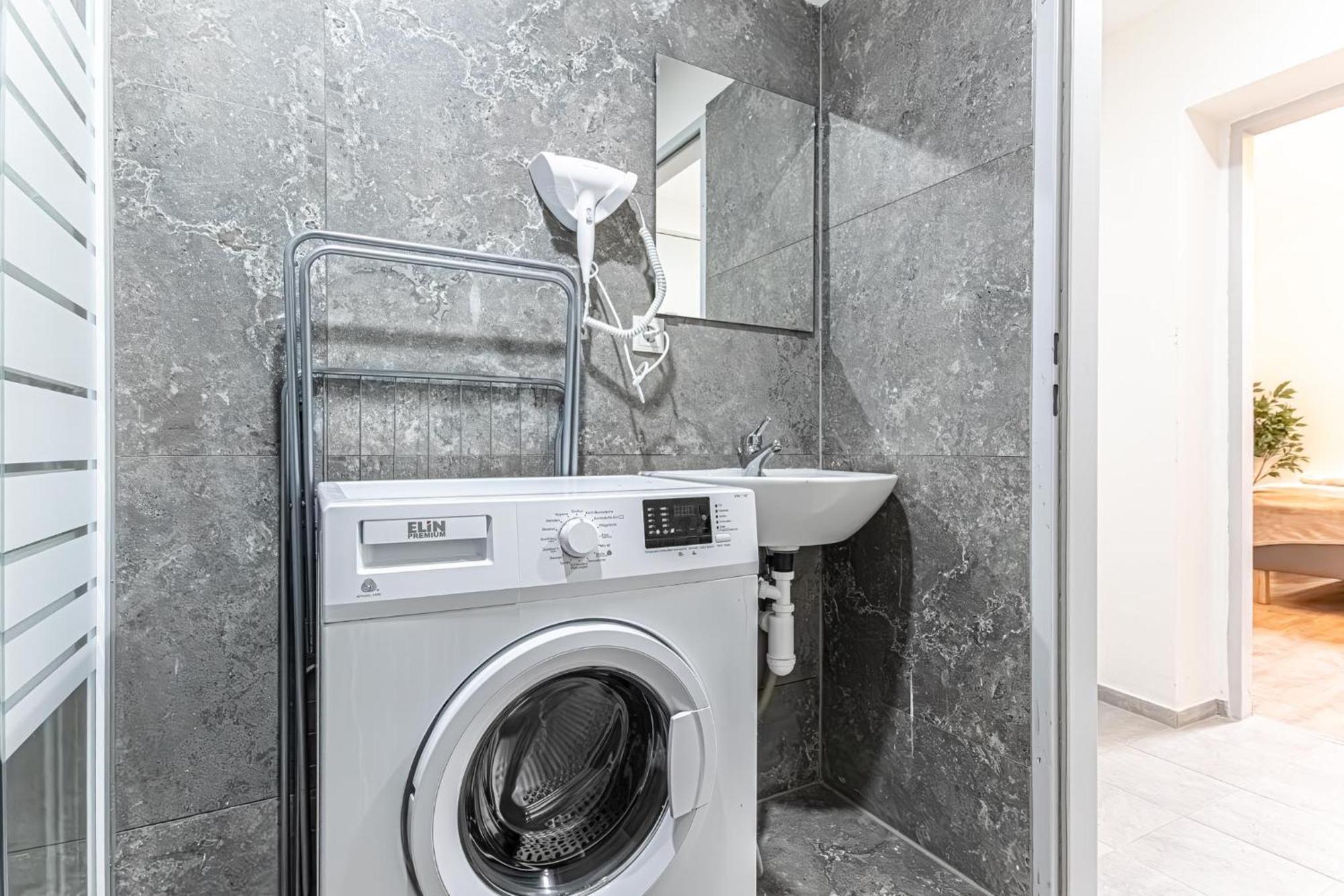 Trendy Near Westbahnhof With Kitchenette & Smart Tv Viena