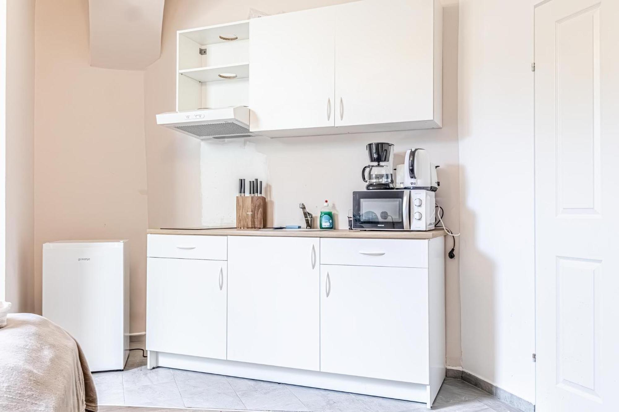 Trendy Near Westbahnhof With Kitchenette & Smart Tv * Viena